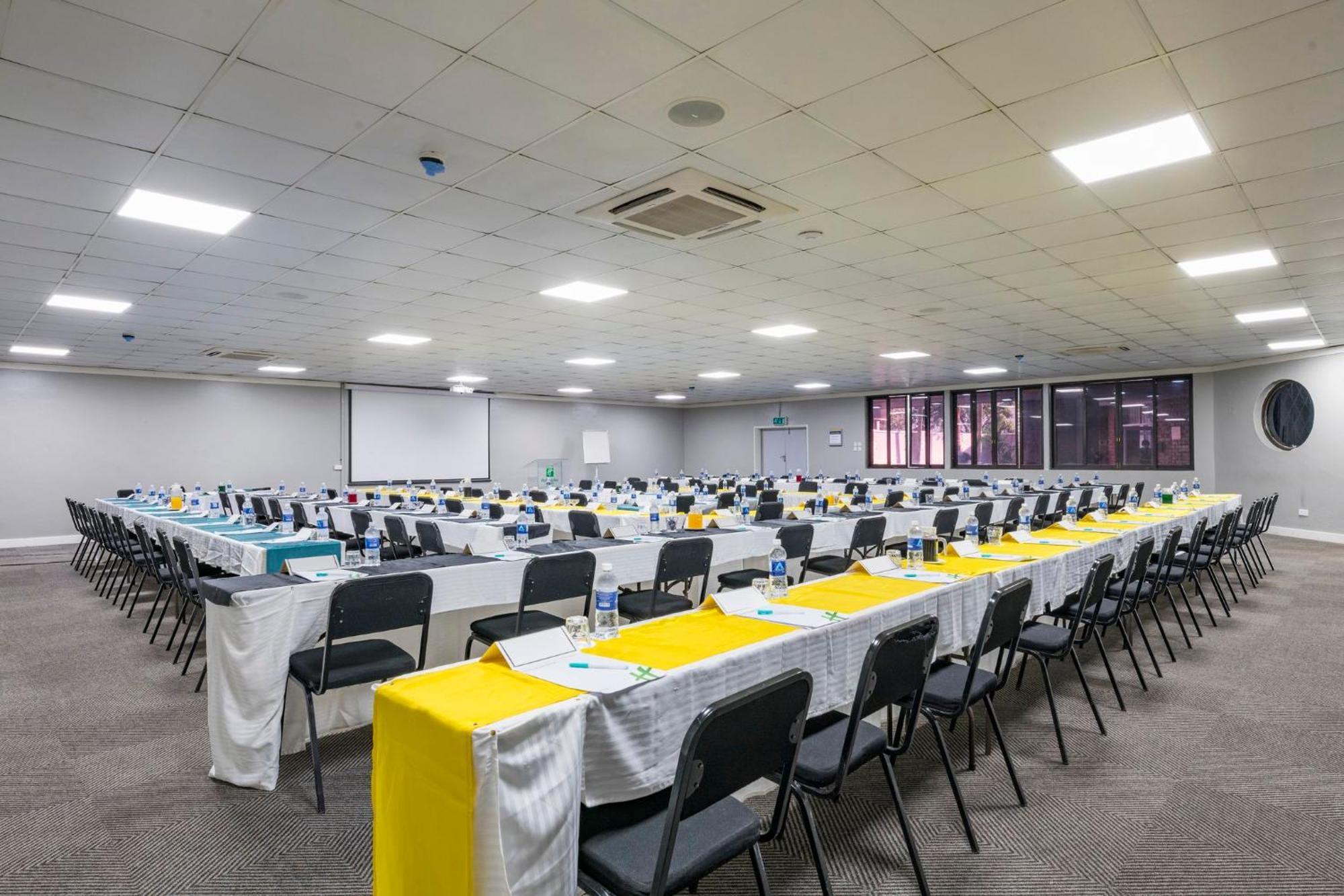 Holiday Inn - Mutare By Ihg Exterior photo